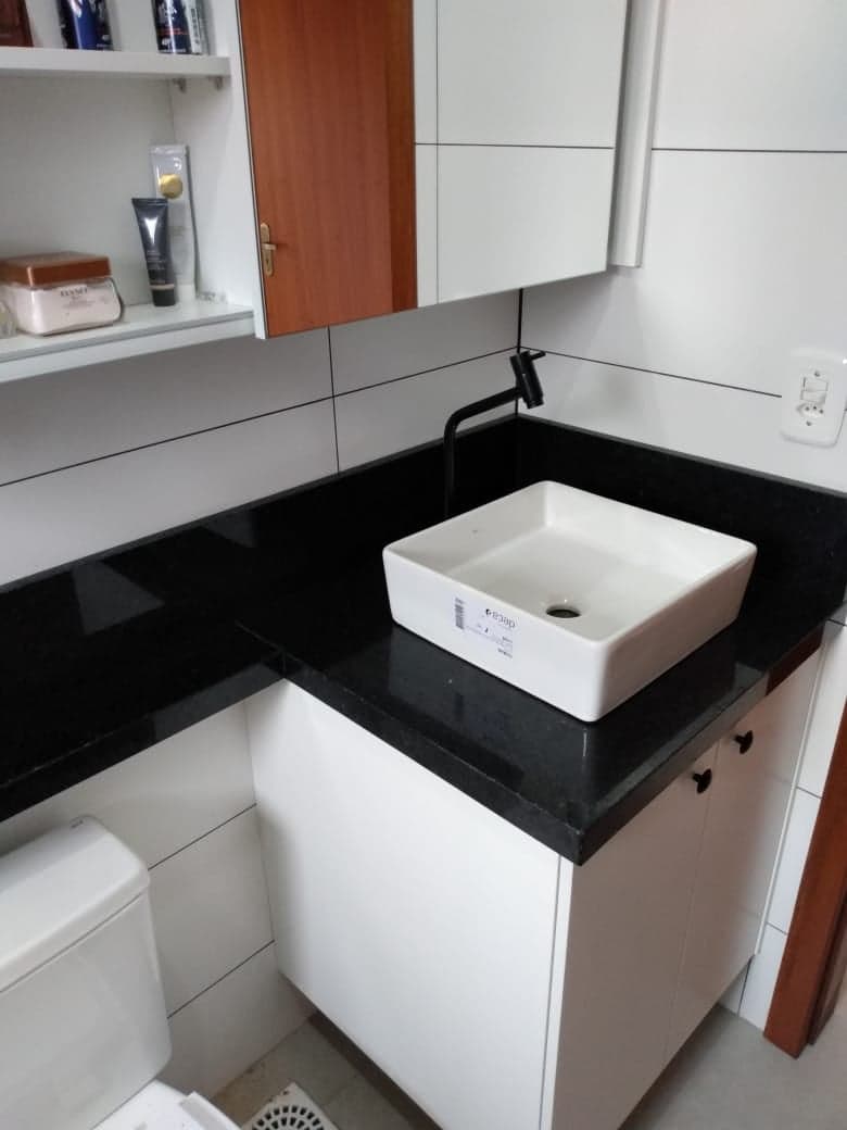 Preto Absoluto em Banheiro