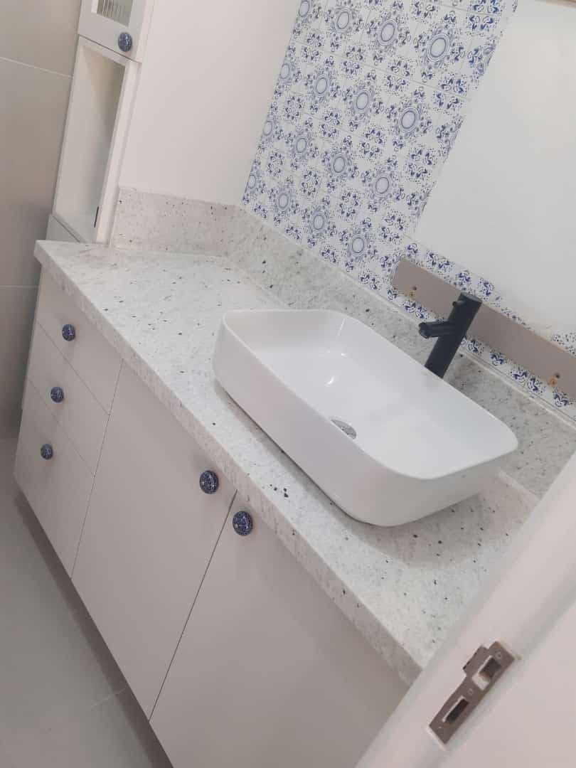 Branco Itaúnas em Banheiro