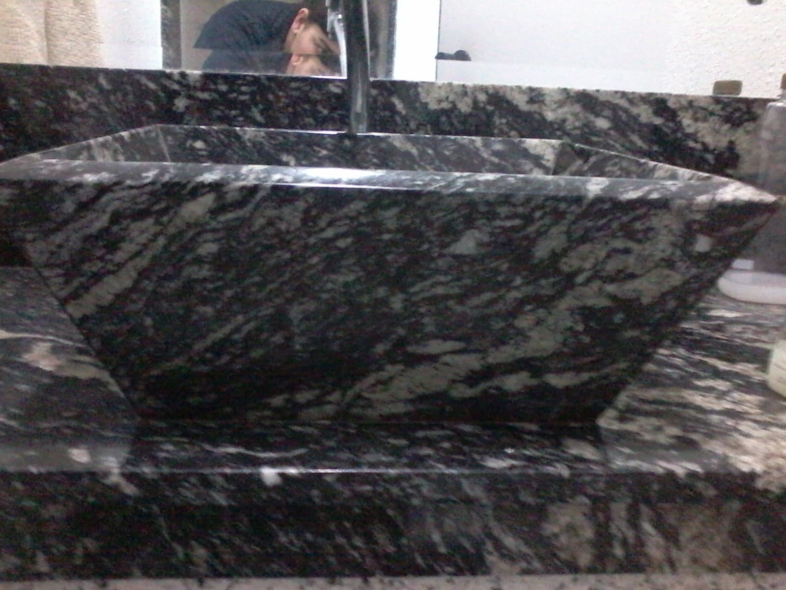 Preto Negresco em Banheiro