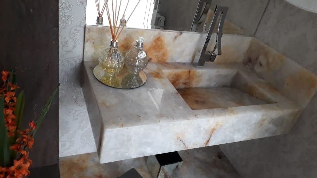 Ônix Cristallo em Banheiro
