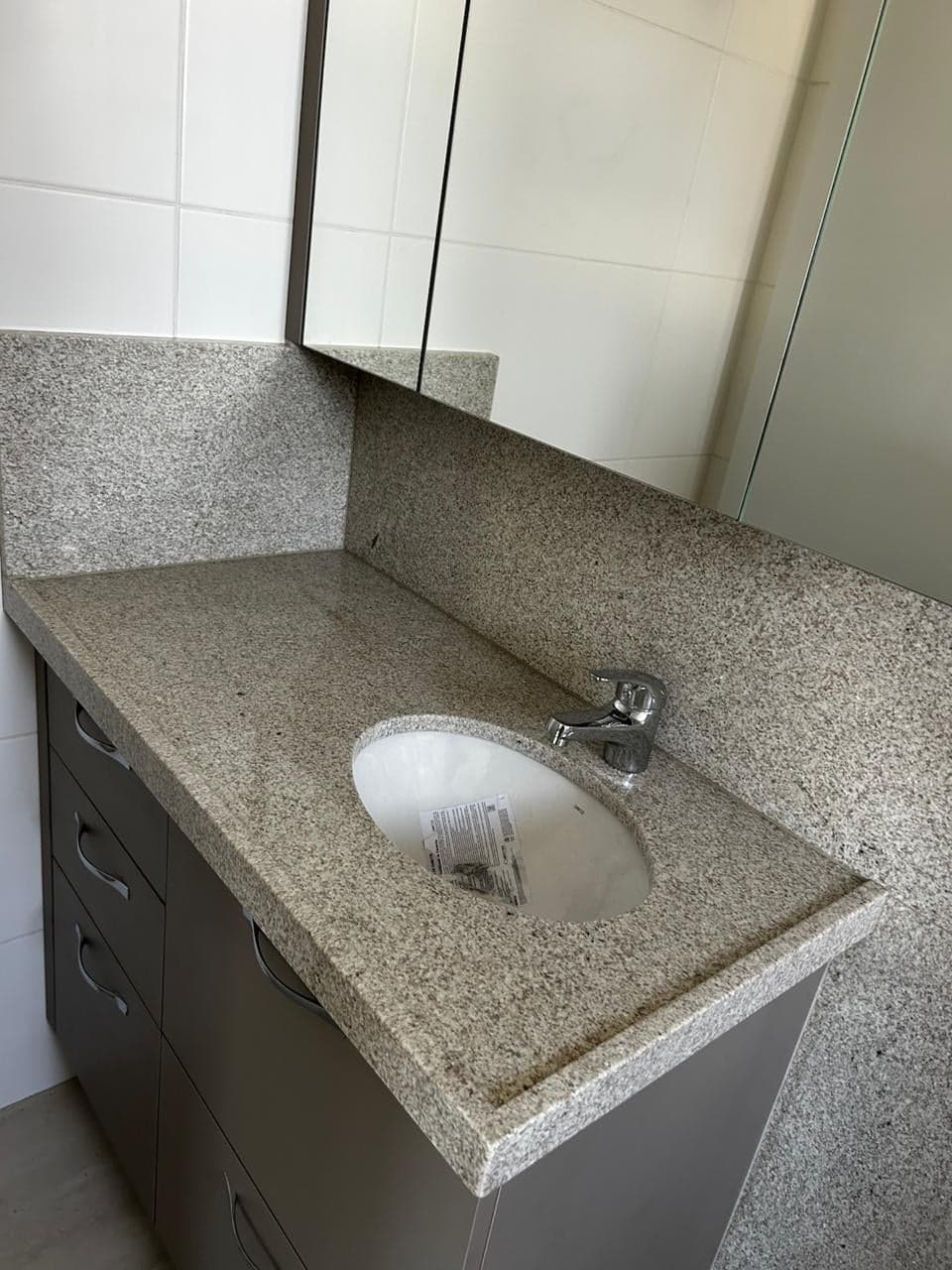 Branco Itaúnas em Banheiro