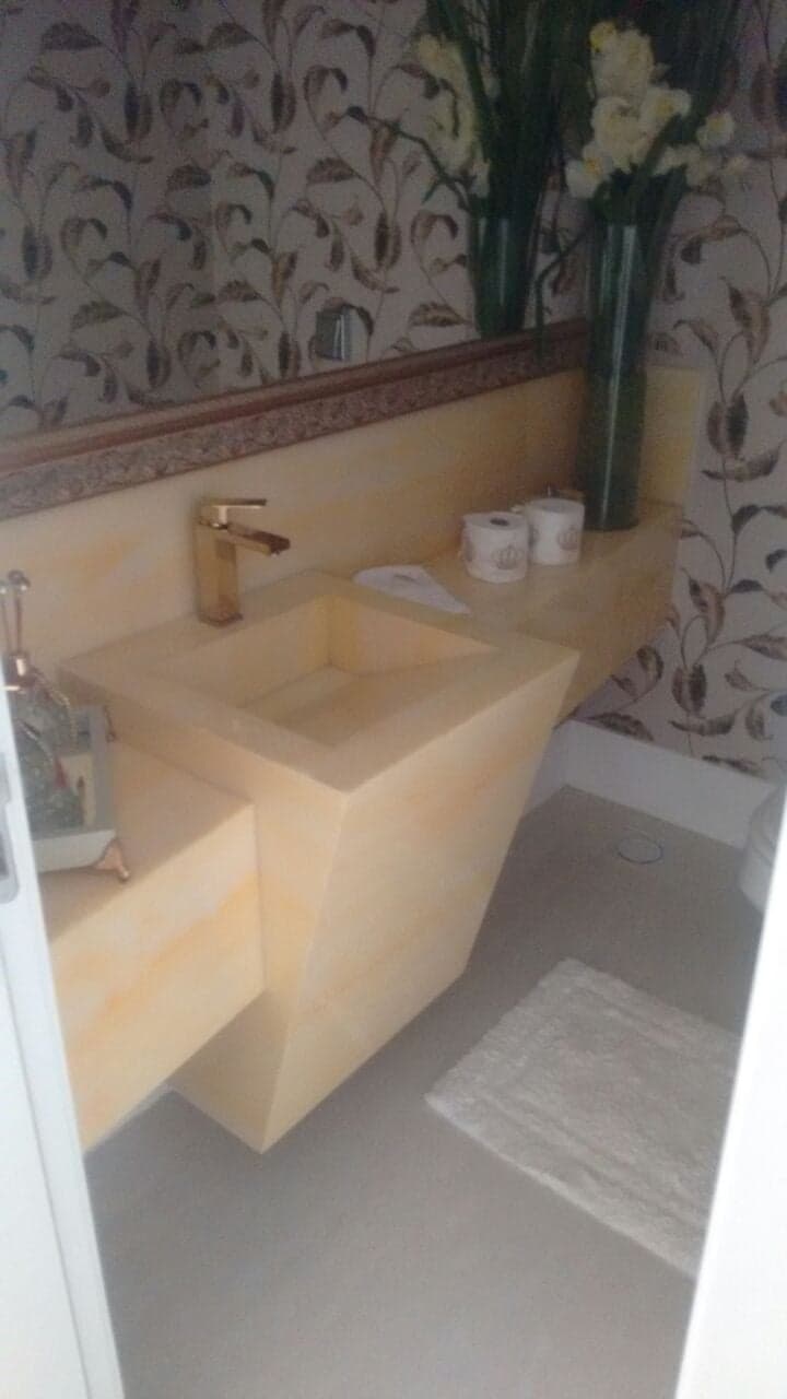 Ônix Âmbar em Banheiro
