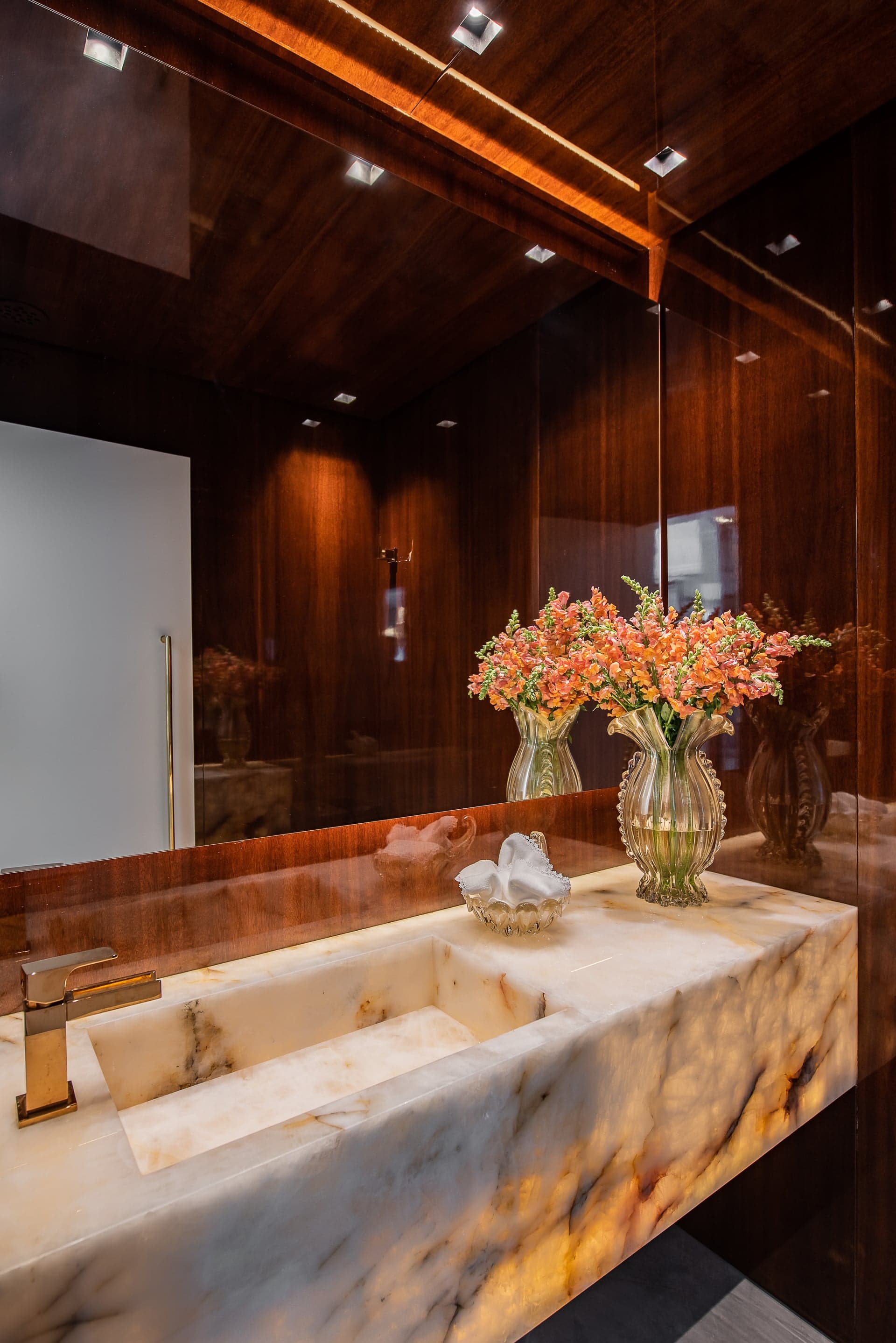 Ônix Cristallo em Banheiro