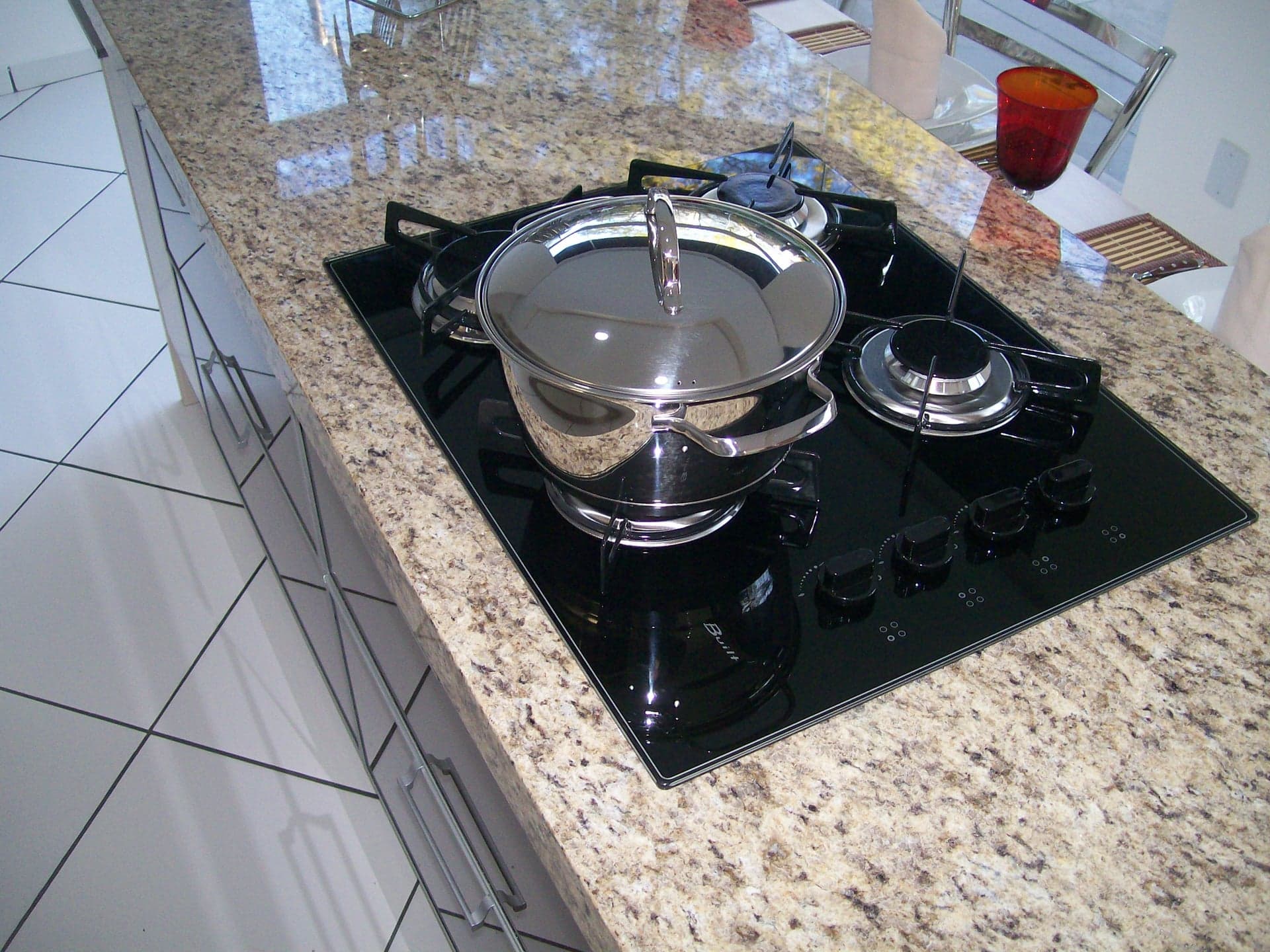 Amarelo Ornamental em Cozinha