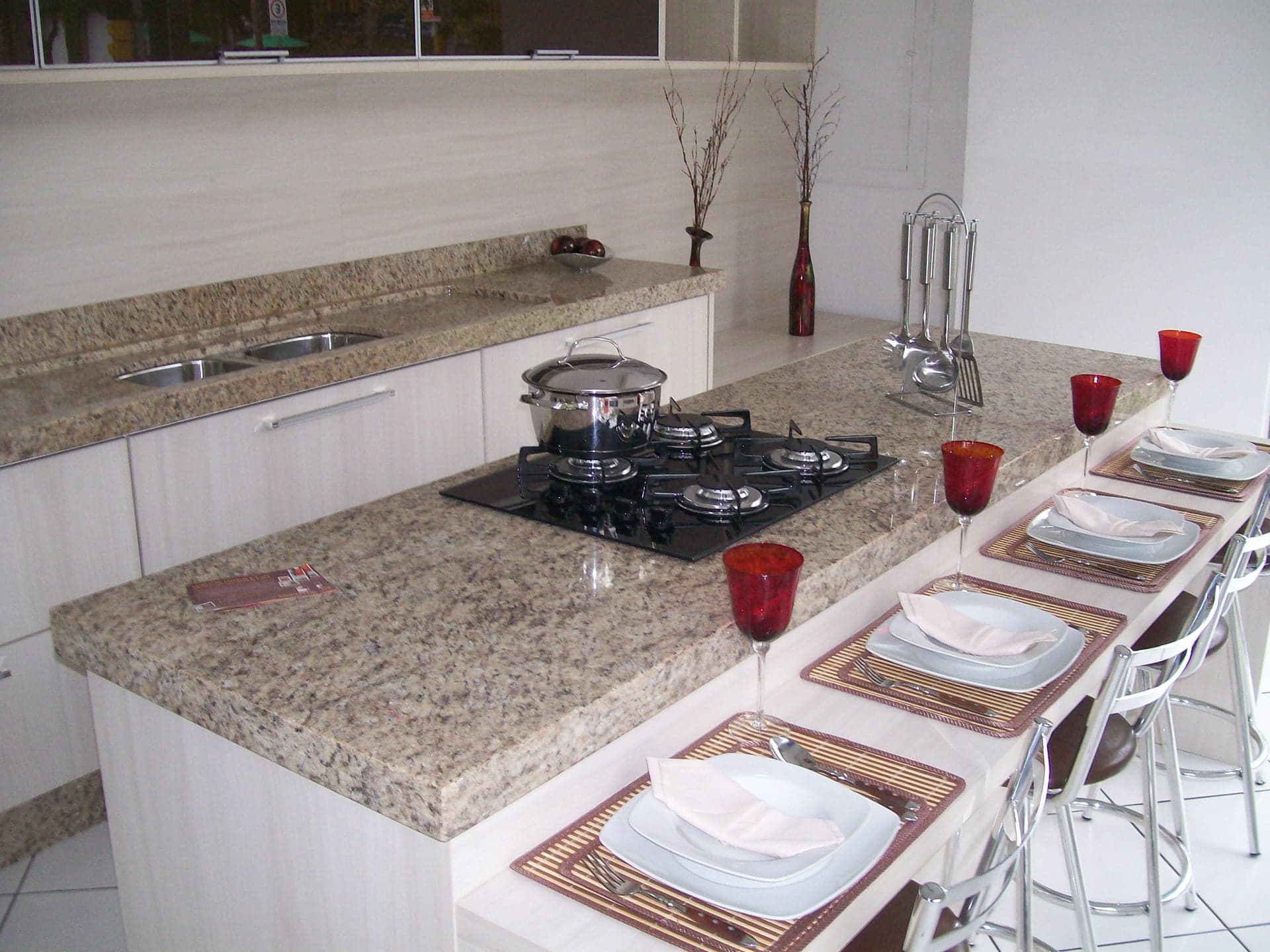 Amarelo Ornamental em Cozinha