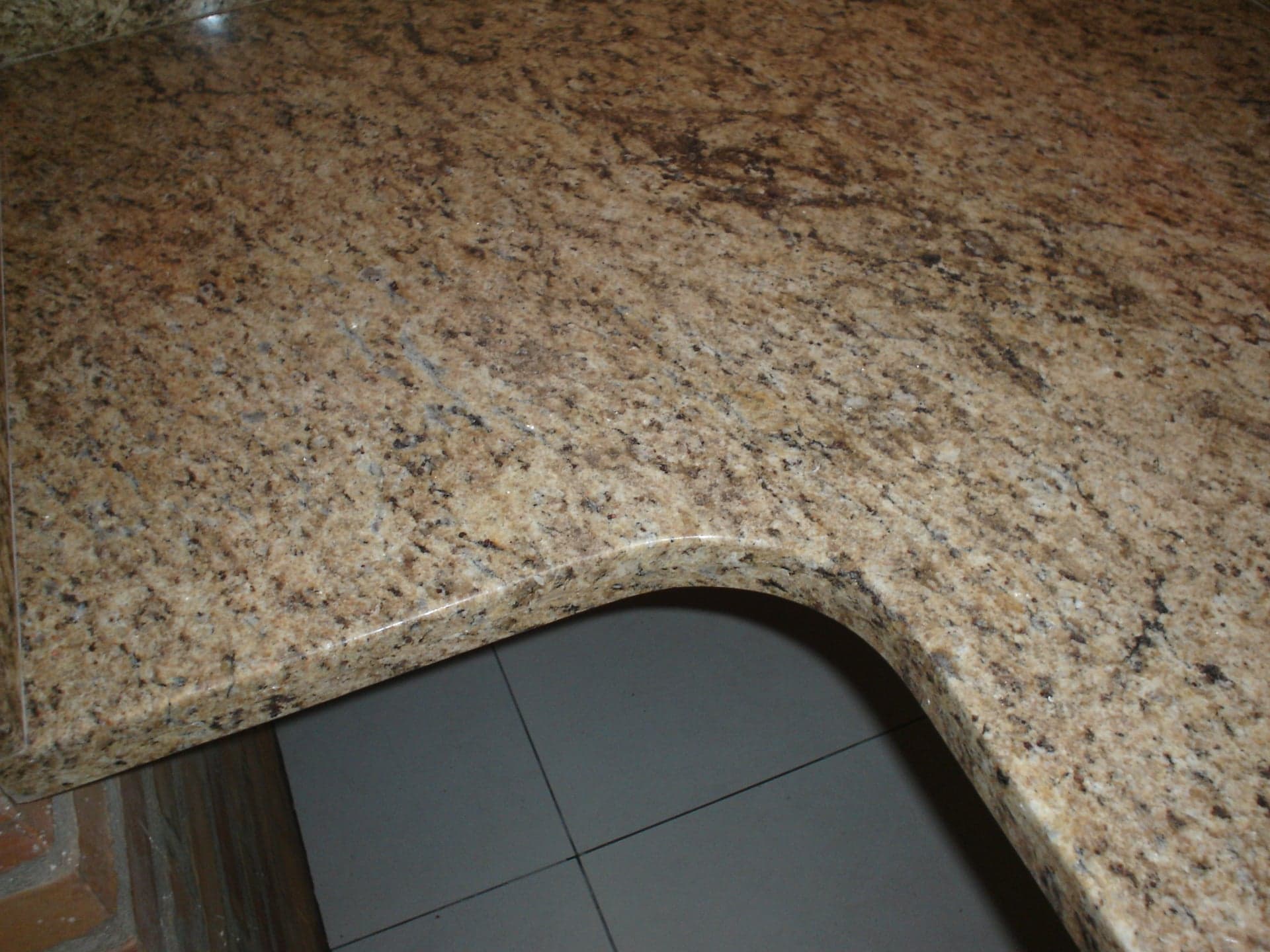 Amarelo Ornamental em Cozinha