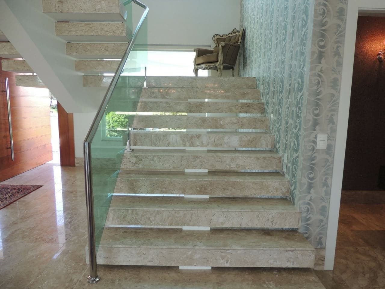 Crema Marfil em Escada