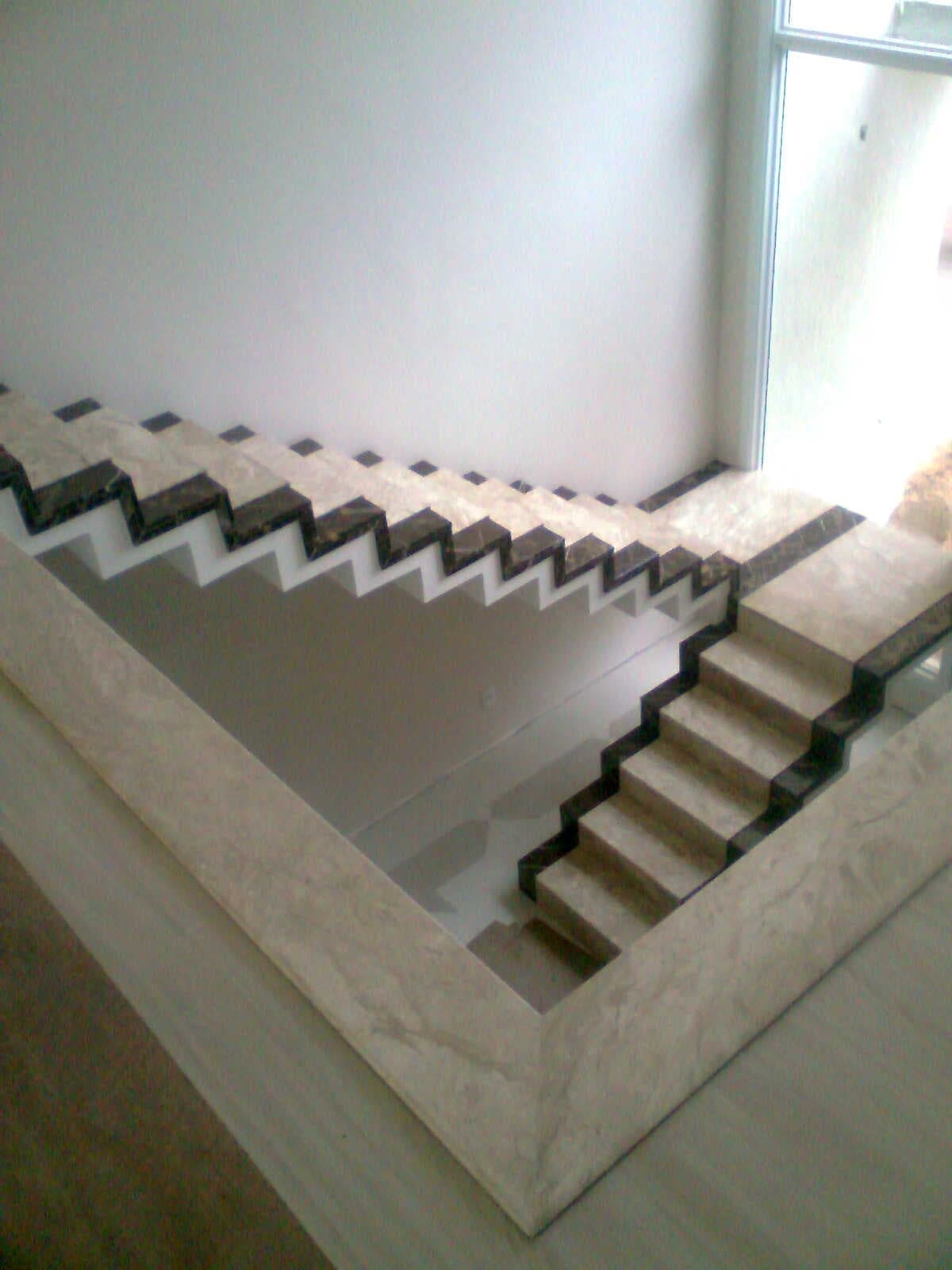 Crema Marfil em Escada