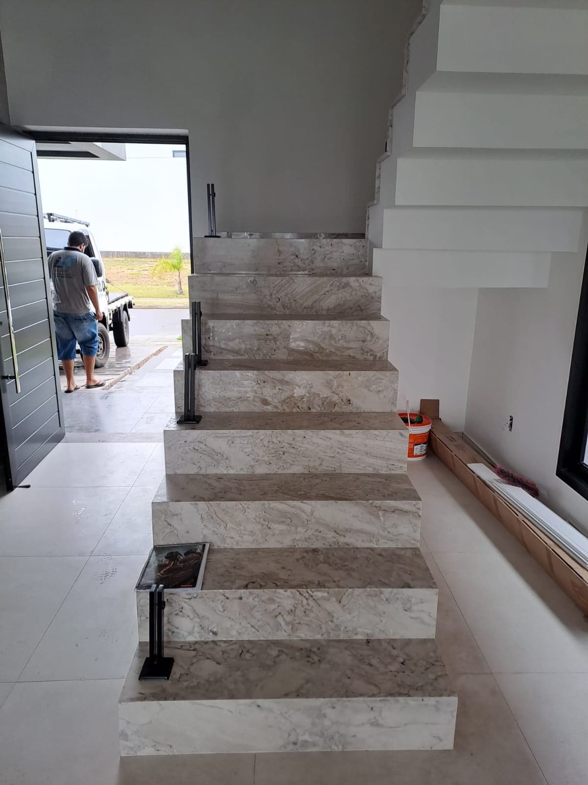 Crema Marfil em Escada