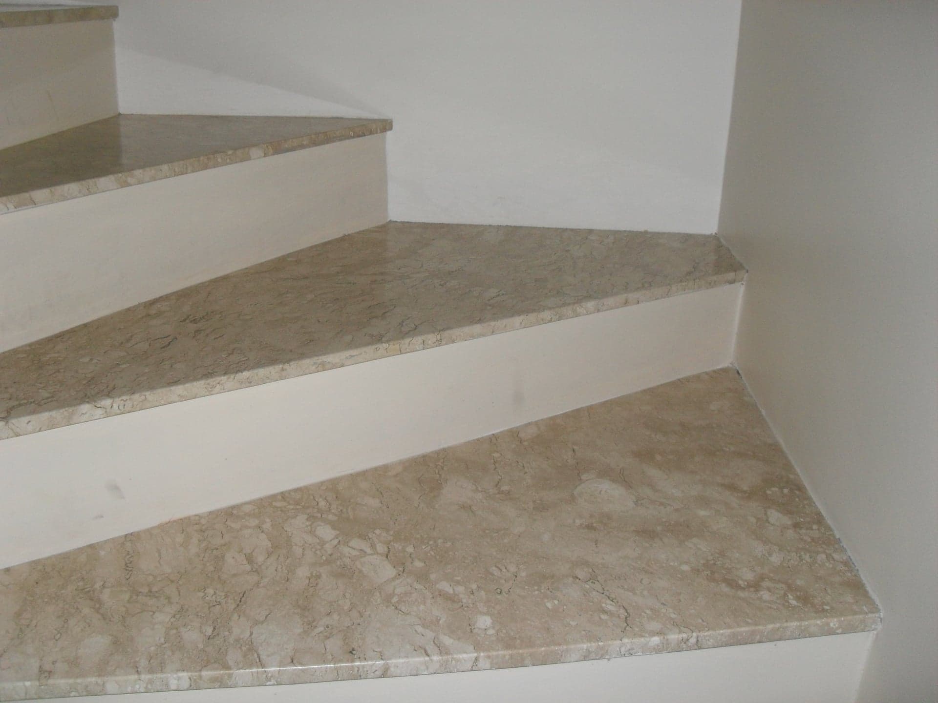 Crema Marfil em Escada